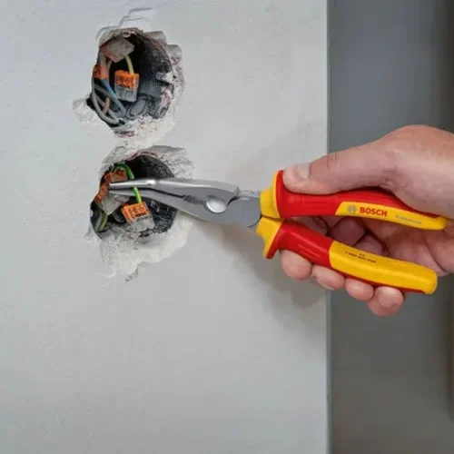 Kìm mỏ dài mũi cong Bosch VDE 200mm sử dụng