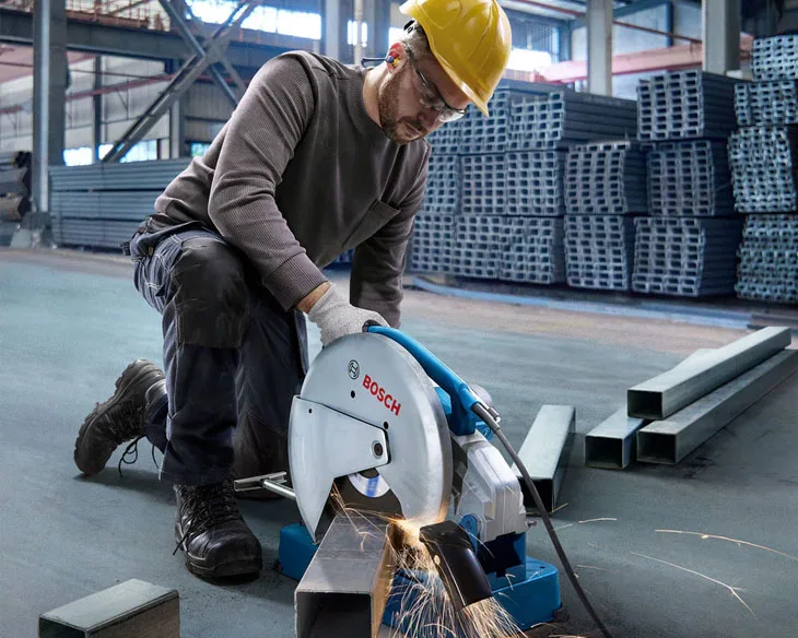 Máy cắt sắt Bosch GCO 230 sử dụng
