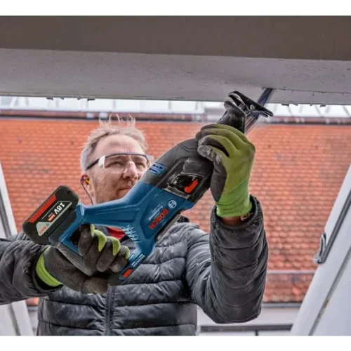 Máy cưa kiếm dùng pin Bosch GSA 185-LI cắt cửa sổ