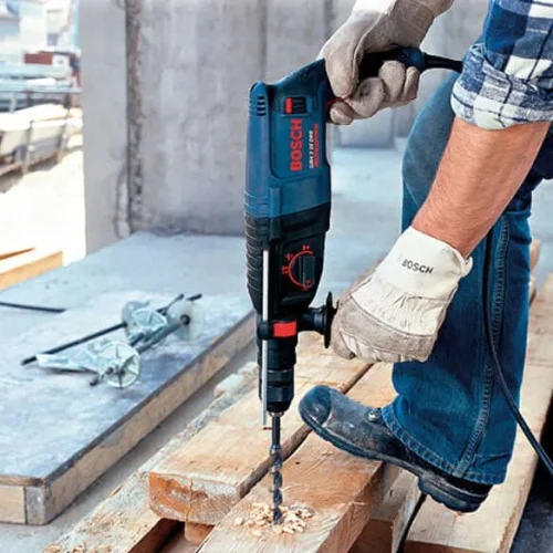 Máy khoan búa Bosch GBH 2-26 RE khoan gỗ
