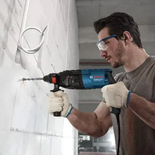 Máy khoan búa kiểu xoay Bosch GBH 2-24 RE thi công khoan tường