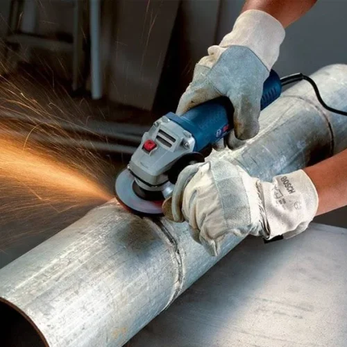Sử dụng máy mài góc Bosch GWS 900-100S cắt kim loại