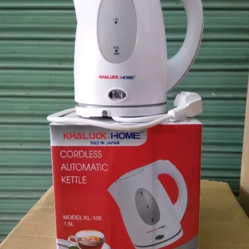 Ấm siêu tốc Khaluck KL-106 1.6 lít đặt trên hộp sản phẩm