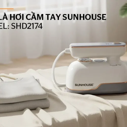 Bàn ủi hơi nước cầm tay SUNHOUSE SHD2174 đặt trên bàn cùng quần áo