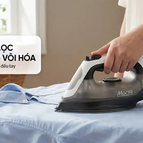 Bàn ủi hơi nước SUNHOUSE SHD2074 đang ủi áo sơ mi, góc bên phải
