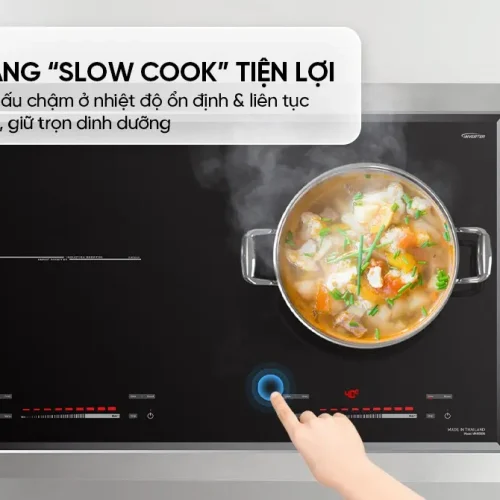 Bếp điện từ đôi SUNHOUSE MMB5886 nhìn từ trên với nồi đang nấu
