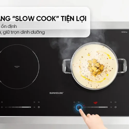 Bếp điện từ đôi SUNHOUSE SHB502CS đang nấu với tính năng Slow Cook