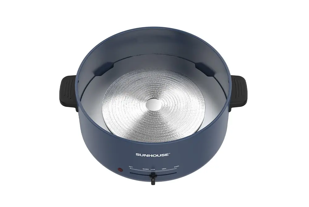 Lòng nồi lẩu điện SUNHOUSE SHD4524 màu xanh đậm, đáy kim loại và hai quai cầm