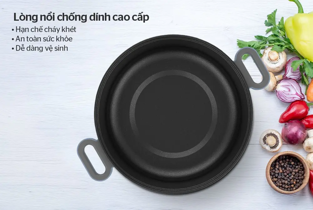 Lòng nồi chống dính của lẩu điện SUNHOUSE SHD4528 dung tích 3.5 lít