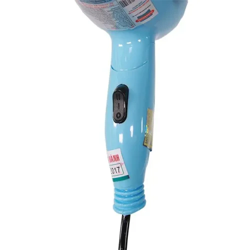 Cận cảnh tay cầm và công tắc máy sấy tóc SUNHOUSE SHD2305 650W