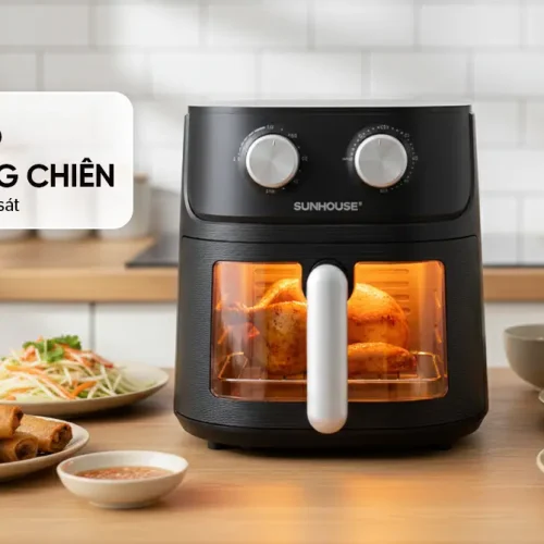 Nồi chiên không dầu SUNHOUSE SHD4032 chính diện trong không gian bếp, cửa sổ khoang chiên đang quan sát thực phẩm
