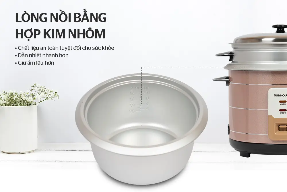 Lòng nồi hợp kim nhôm của nồi cơm điện SUNHOUSE SHD8135 900W dung tích 2.2 lít