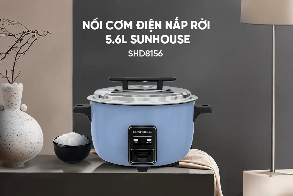 Nồi cơm điện SUNHOUSE SHD8156 5.6 lít màu xanh trong không gian phòng khách