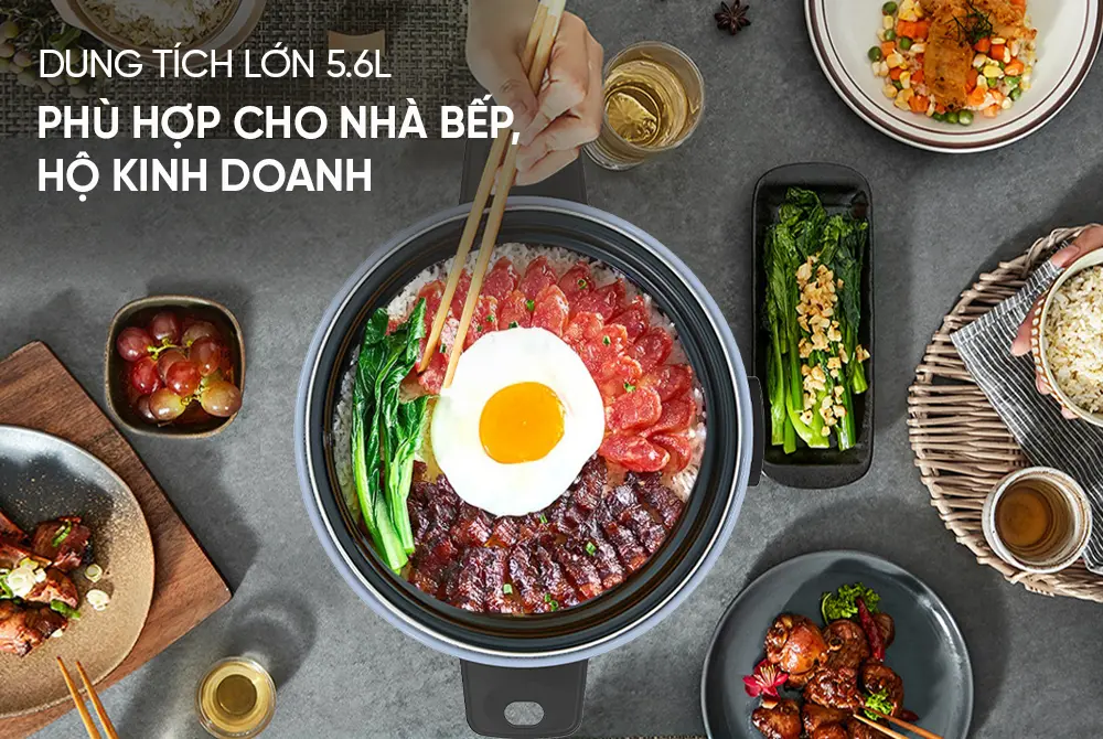 Nồi cơm điện SUNHOUSE SHD8156 5.6 lít đang nấu món ăn