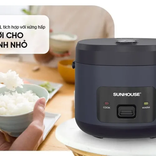 Nồi cơm điện SUNHOUSE SHD8219 1.2 lít màu xanh đậm trong không gian bếp