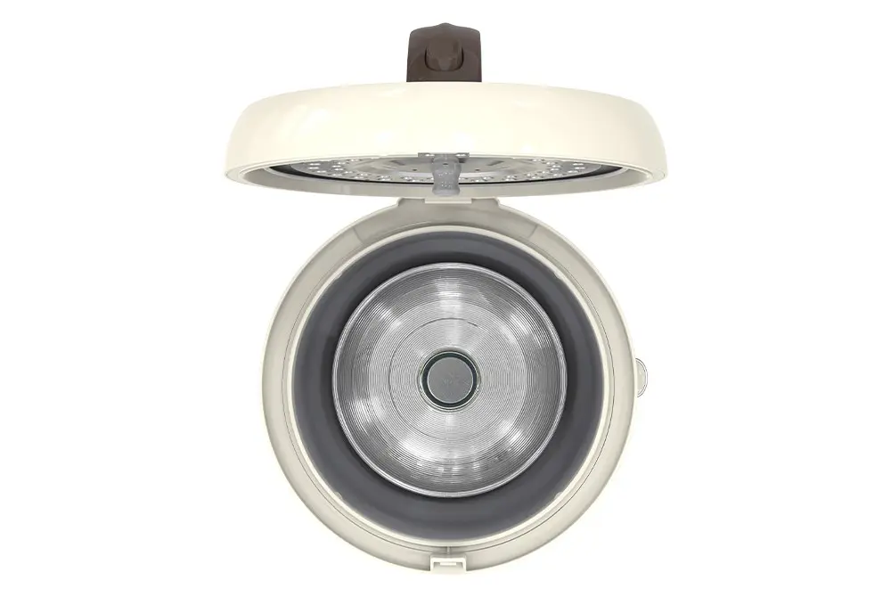 Lòng nồi của nồi cơm điện SUNHOUSE SHD8277 khi mở nắp