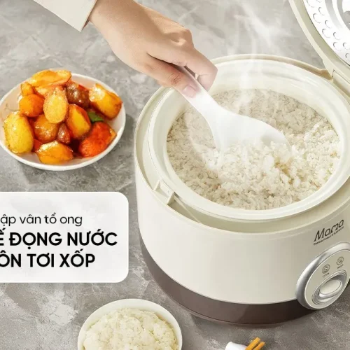 Nồi cơm điện SUNHOUSE SHD8277 mở nắp với cơm chín bên trong
