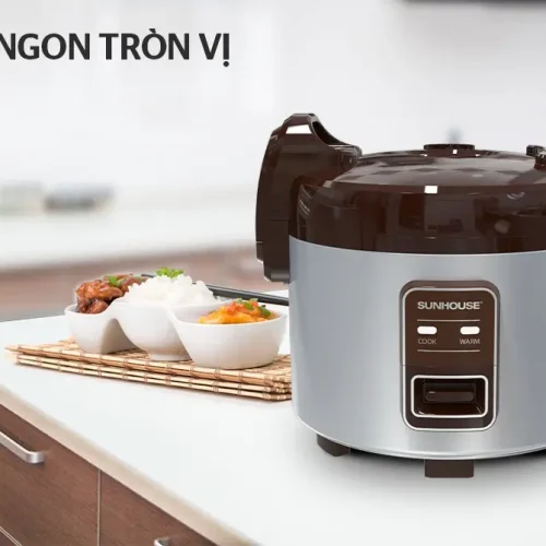 Nồi cơm điện SUNHOUSE SHD8307 3.6 lít đặt trên bàn bếp