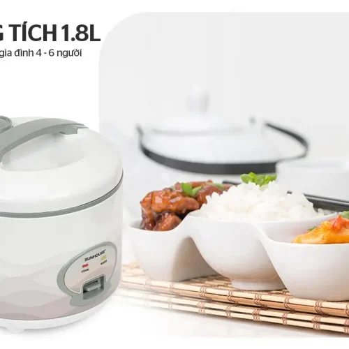 Nồi cơm điện SUNHOUSE SHD8602 dung tích 1.8 lít đặt cạnh mâm cơm
