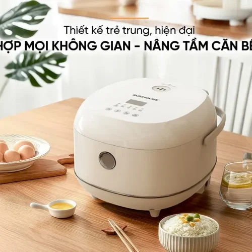 Nồi cơm điện SUNHOUSE SHD8803 màu trắng đặt trên bàn ăn