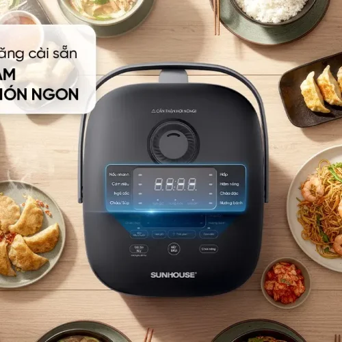 Nồi cơm điện tử SUNHOUSE SHD8823 màu đen với các món ăn xung quanh