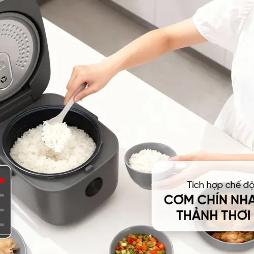 Nồi cơm điện SUNHOUSE SHD8823 1.5 lít đang mở nắp với cơm chín