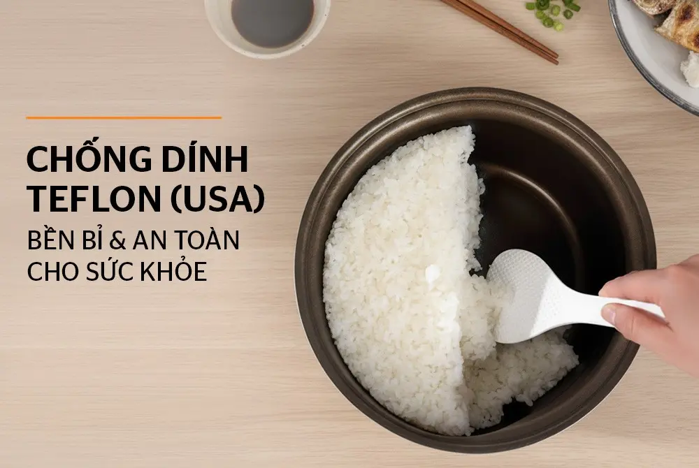 Lòng nồi chống dính Teflon của nồi cơm điện SUNHOUSE SHD8925