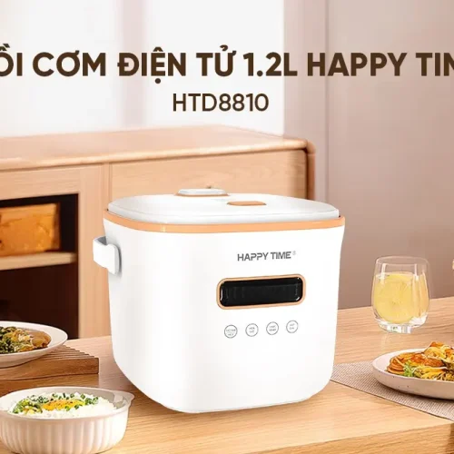 Nồi cơm điện tử HAPPY TIME HTD8810 màu trắng đặt trên bàn ăn