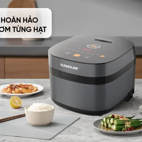 Nồi cơm điện tử SUNHOUSE SHD8827 màu xám trong không gian bếp