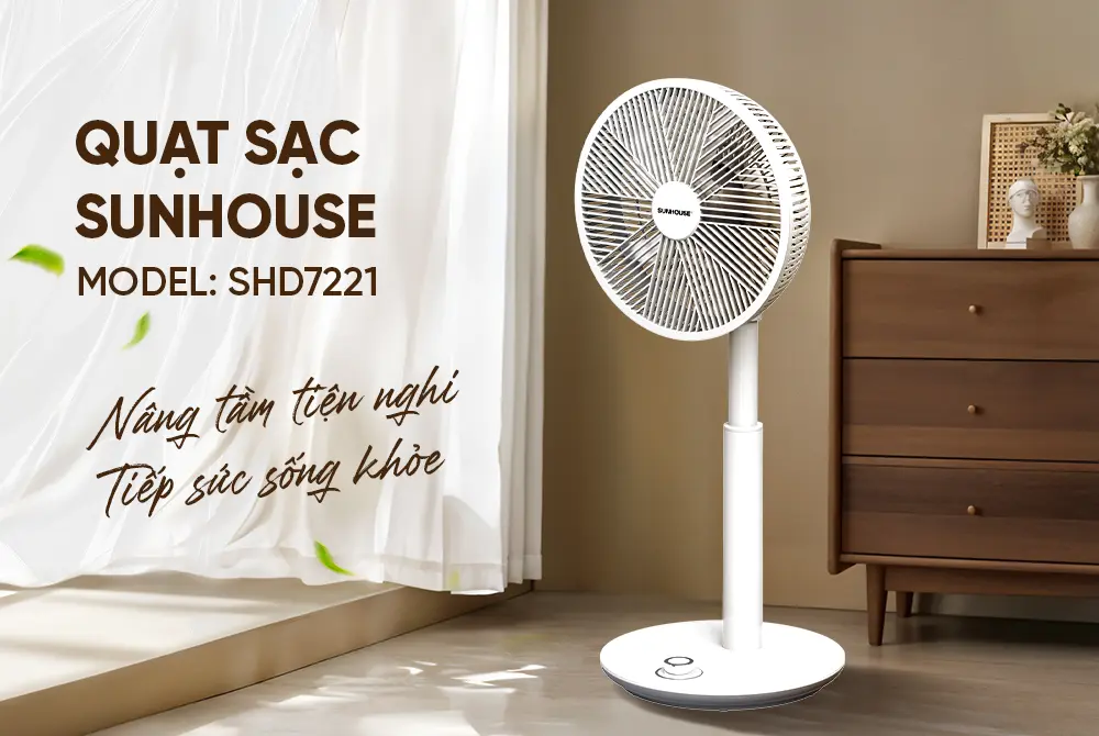 Quạt sạc SUNHOUSE SHD7221 15W màu trắng đặt trong phòng khách