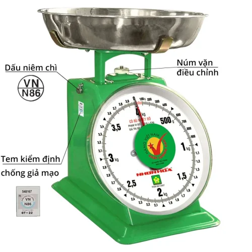 Chi tiết cân Nhơn Hòa 4kg có tem kiểm định và núm vặn điều chỉnh